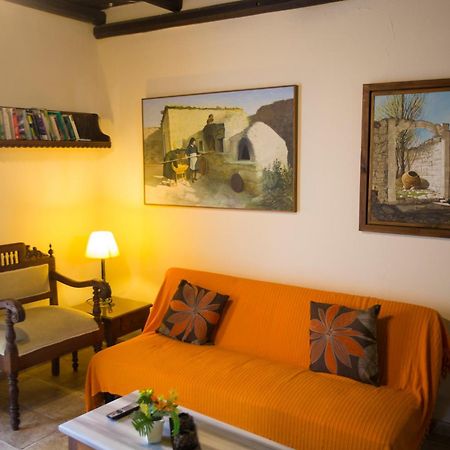 George Houses Pentakomo Room photo