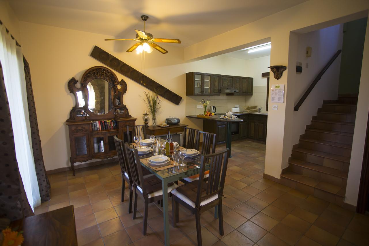 George Houses Pentakomo Room photo
